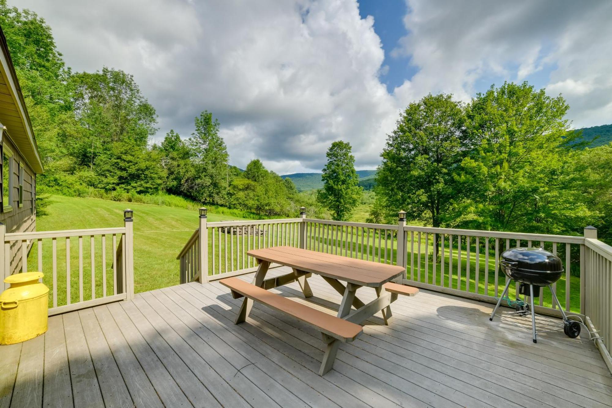 Quiet Catskills Getaway With Deck And Mtn Views New Kingston 外观 照片