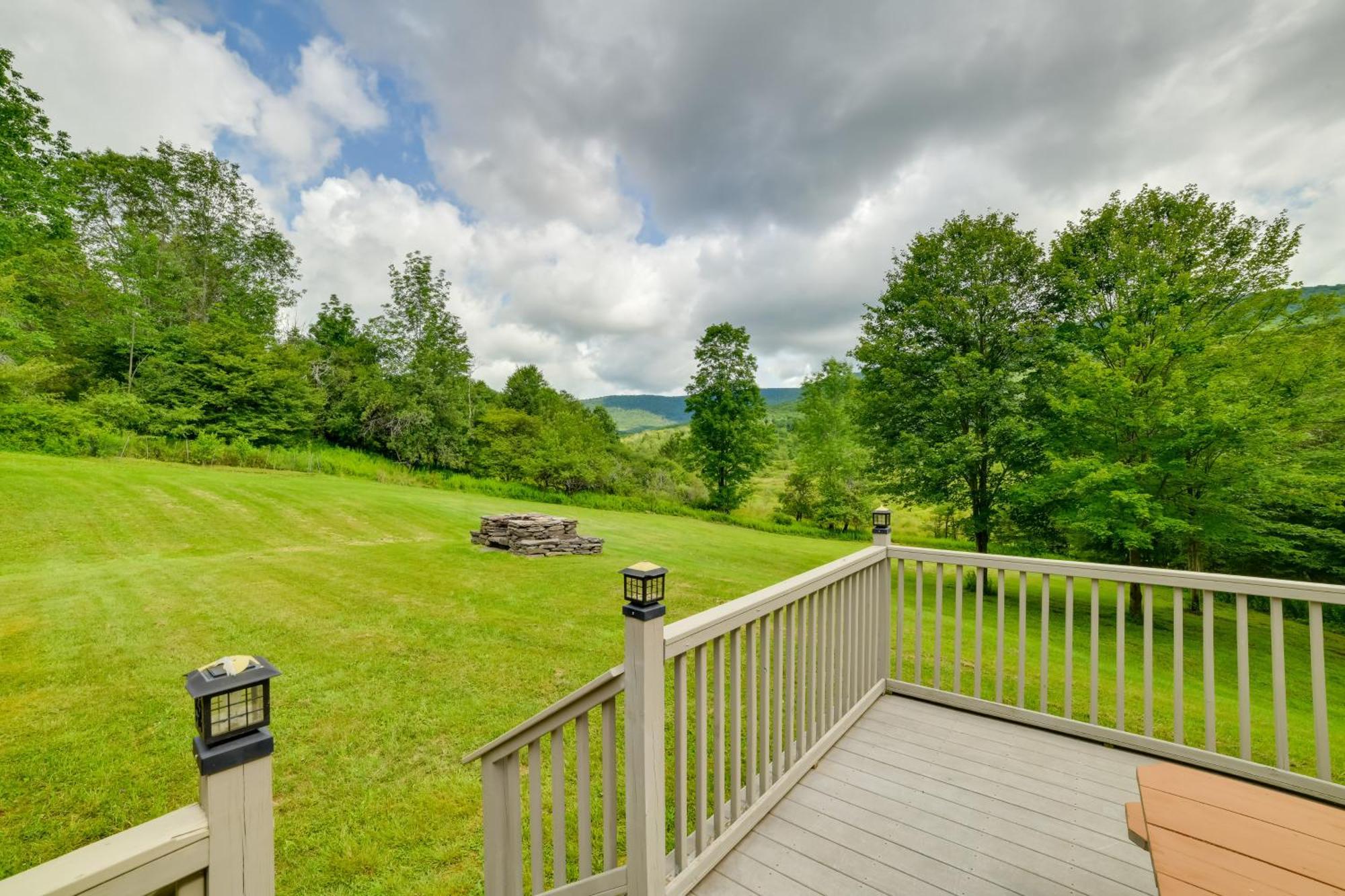 Quiet Catskills Getaway With Deck And Mtn Views New Kingston 外观 照片